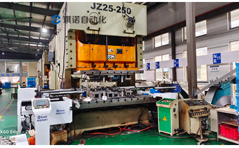250T沖床三次元機(jī)械手，BYD新能源汽車(chē)